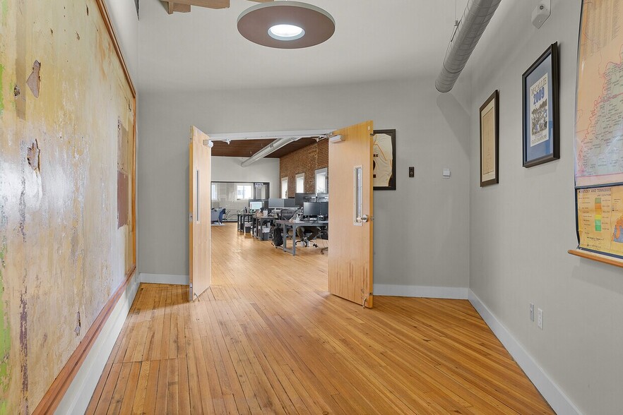 More Photos Of 700 Market St, Chattanooga Office For Lease