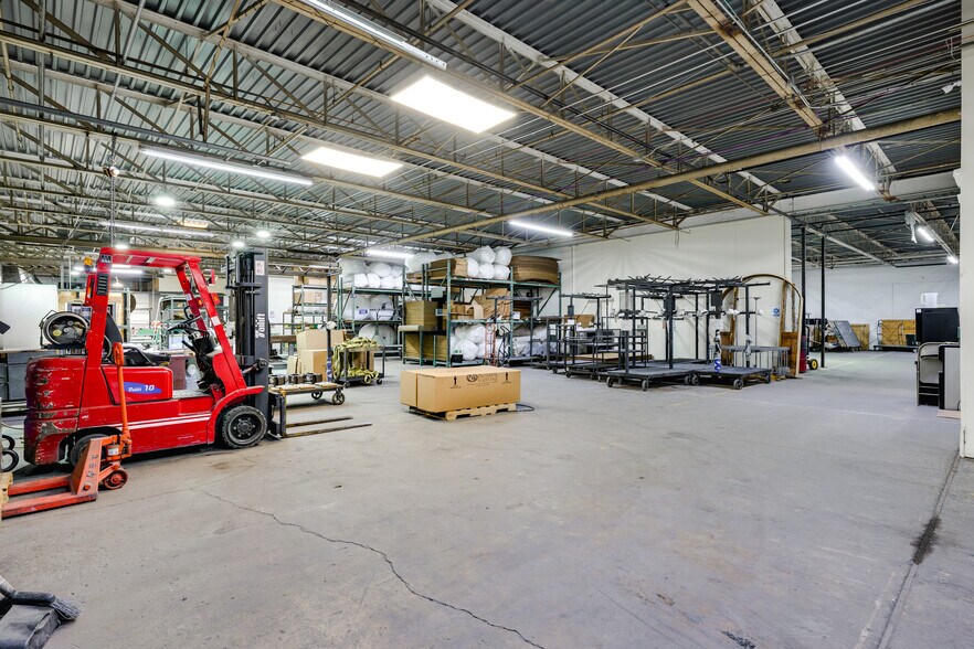 More Photos Of 5025-5035 Sharp St, Dallas Warehouse For Lease