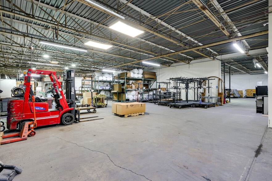 More Photos Of 5025-5035 Sharp St, Dallas Warehouse For Sale