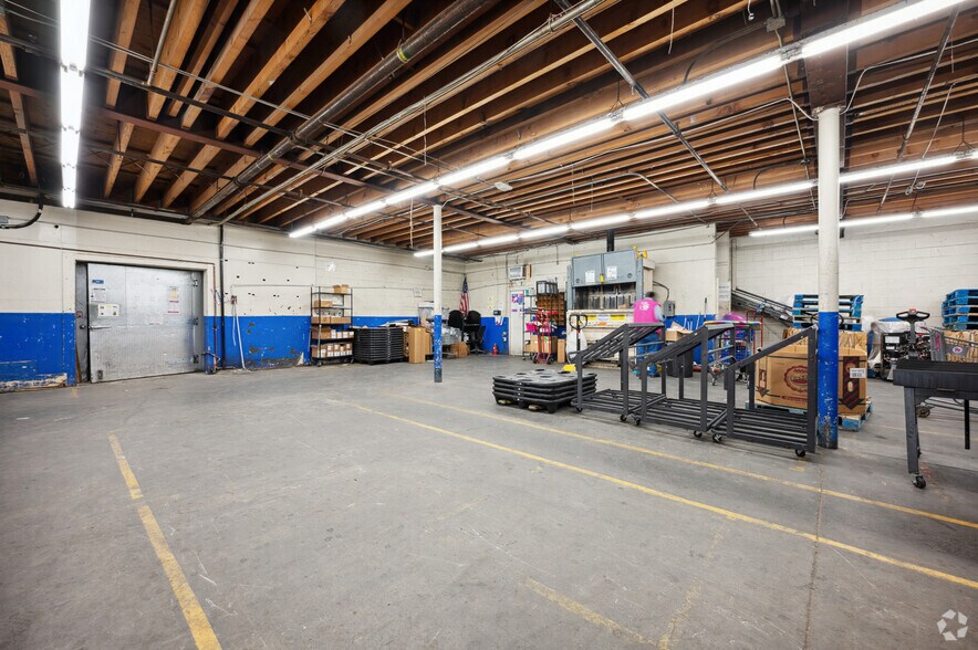 More Photos Of 5270 W Sunset Blvd, Los Angeles Freestanding For Lease
