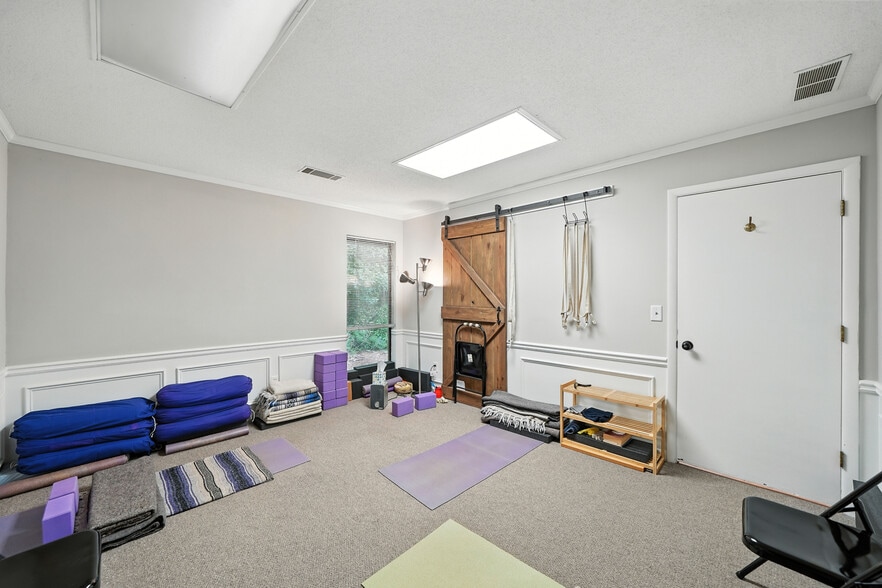 More Photos Of 11285 Elkins Rd, Roswell Office Residential For Sale