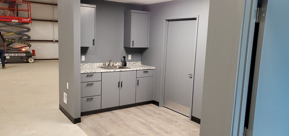 More Photos Of 10401 E Hwy 71, Spicewood Warehouse For Lease