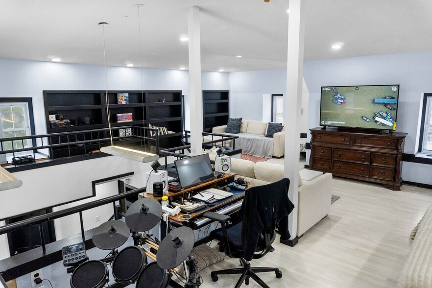 More Photos Of 17-19 Silver Ln, East Hartford Apartments For Sale