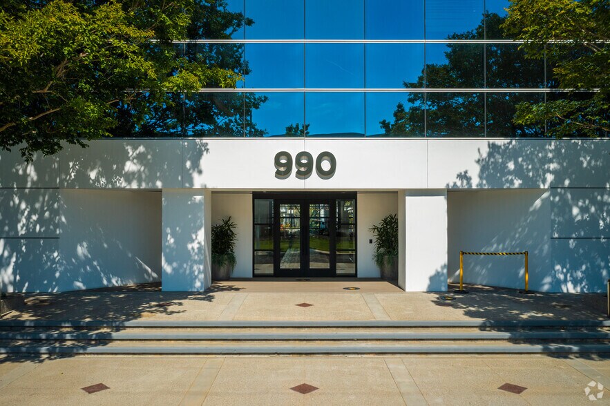 More Photos Of 990 W 190th St, Torrance Office For Lease