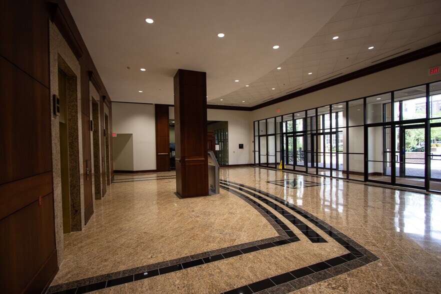 More Photos Of 1501 Main St, Columbia Office For Lease