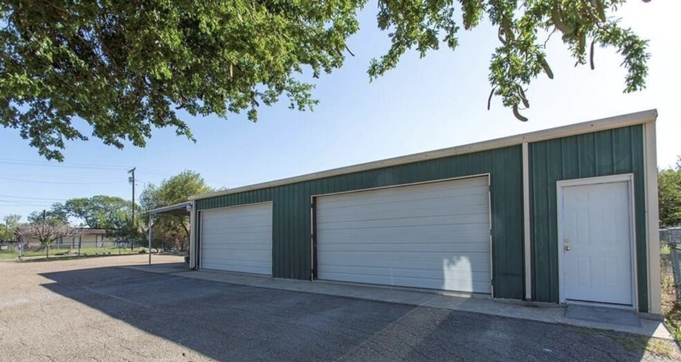 Primary Photo Of 960 W Stenger St, San Benito Flex For Lease