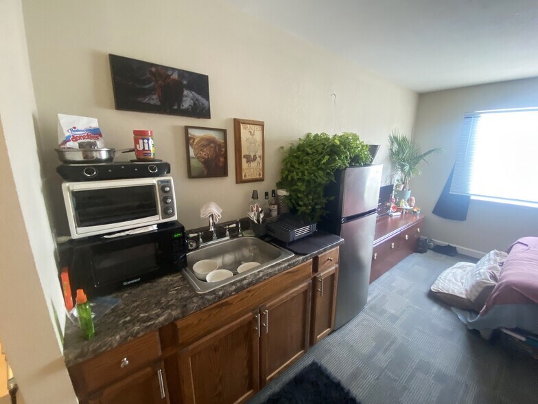 More Photos Of 1 Proactive Dr, New Florence Hotel For Sale