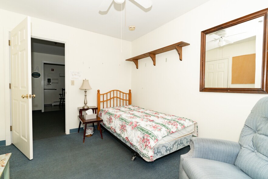 More Photos Of 8 Jennifer Dr, Merrimack Flex For Sale