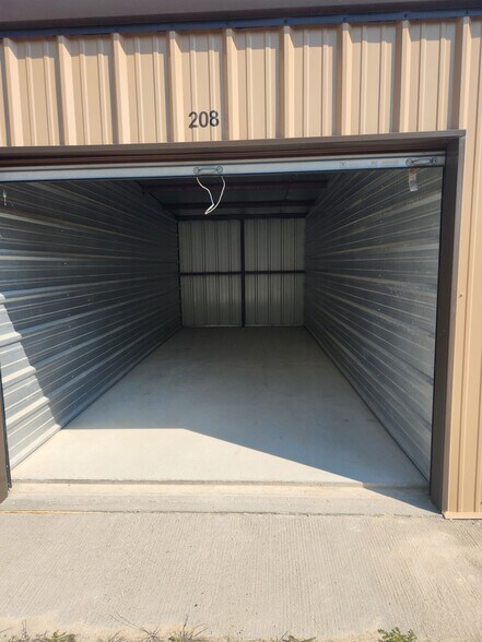 More Photos Of 173 385th Ave, Grinnell Self Storage For Sale