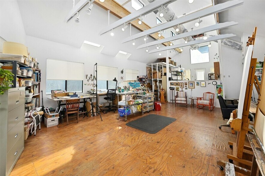 More Photos Of 167 N Tumbleweed Trl, Austin Specialty For Sale