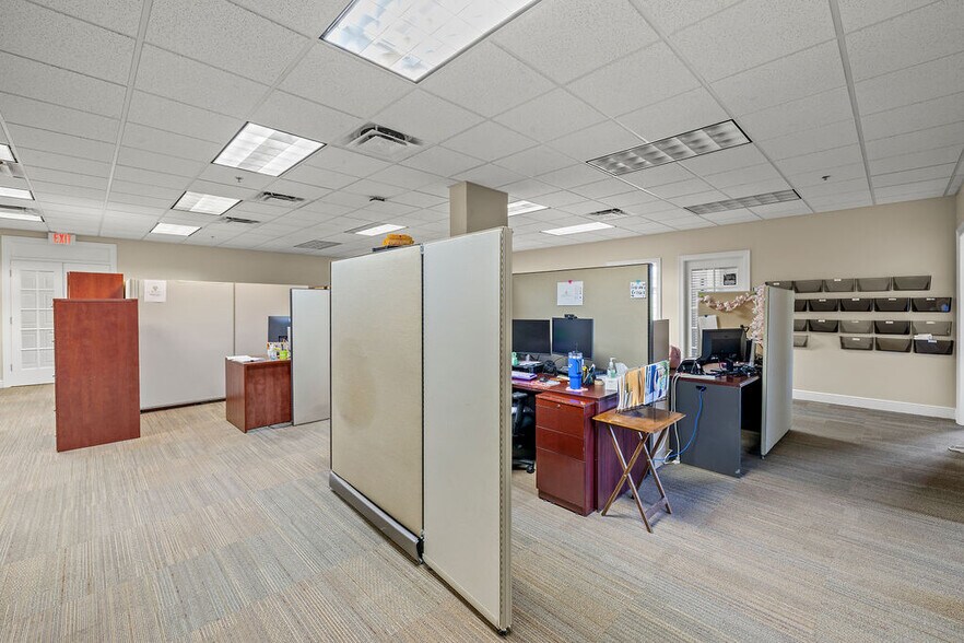 More Photos Of 1555 Indian River Blvd, Vero Beach Medical For Lease