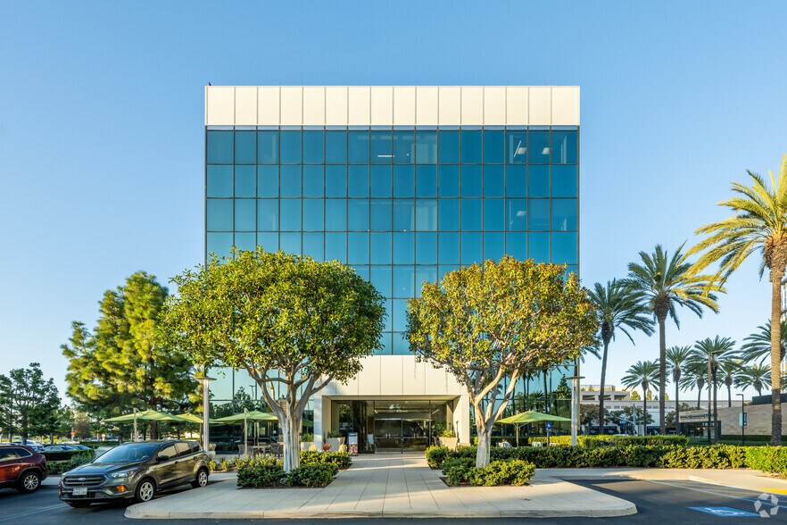 More Photos Of 675 Anton Blvd, Costa Mesa Office For Lease