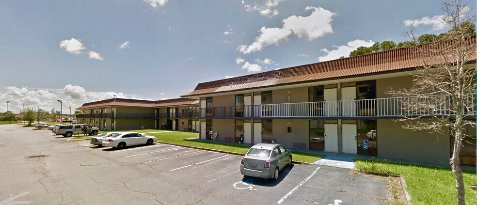 More Photos Of 1311 E King Ave, Kingsland Hotel For Sale