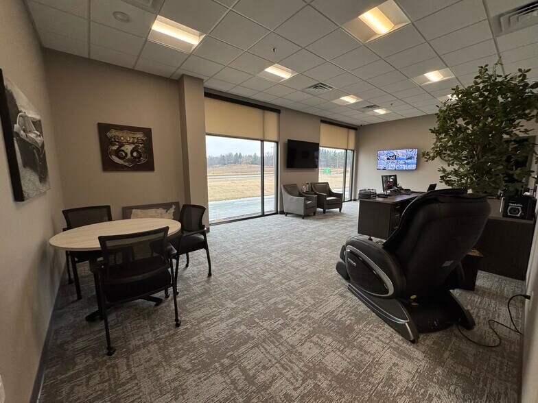 More Photos Of 645 Sandpiper Trl, Cottage Grove Warehouse For Lease