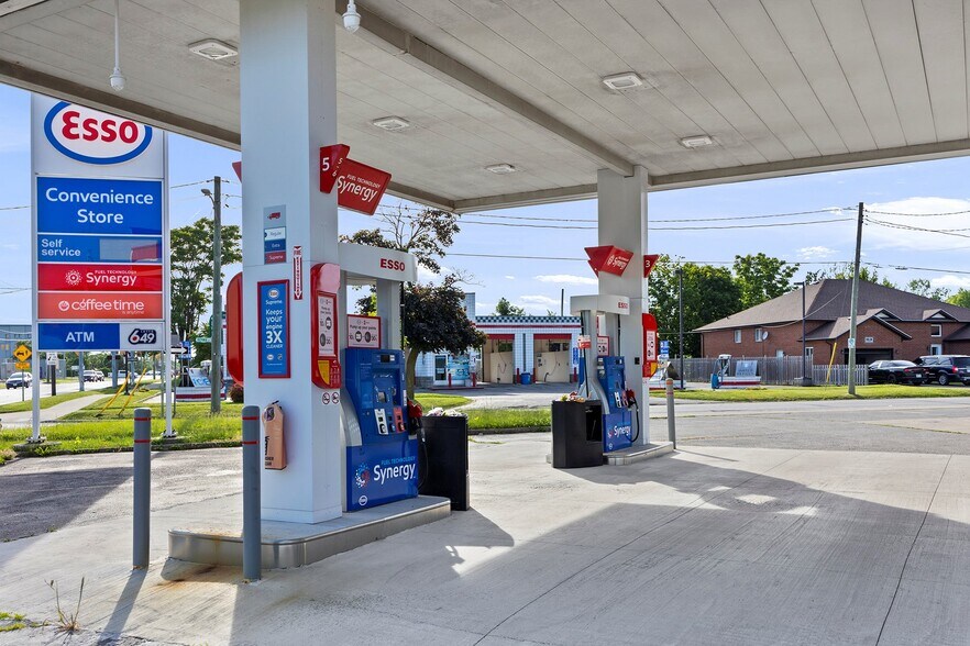 More Photos Of 33 Oak St E, Leamington Convenience Store For Sale