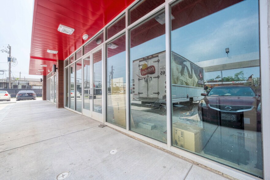More Photos Of 7755 N Wayside Dr, Houston General Retail For Lease