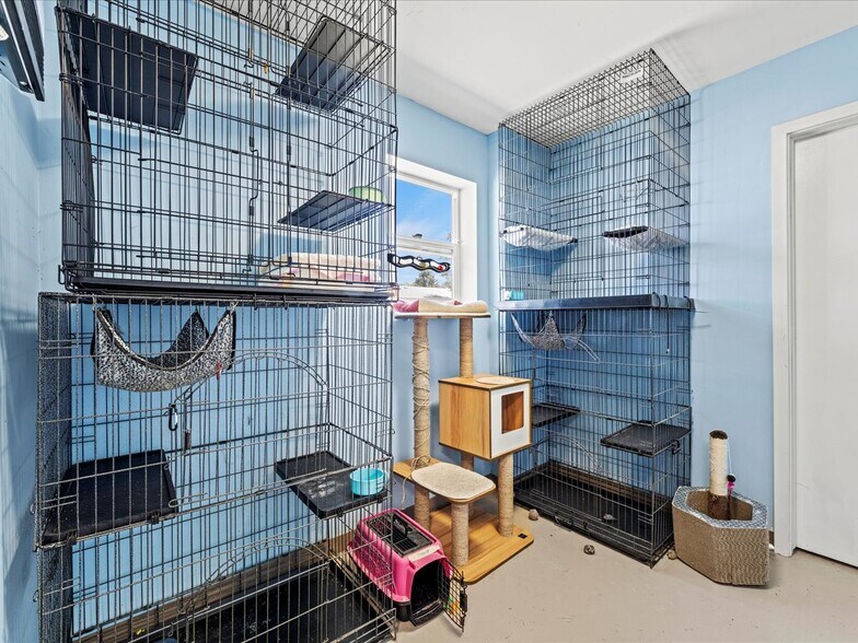 More Photos Of 13989 6900 Rd, Montrose Veterinarian Kennel For Sale