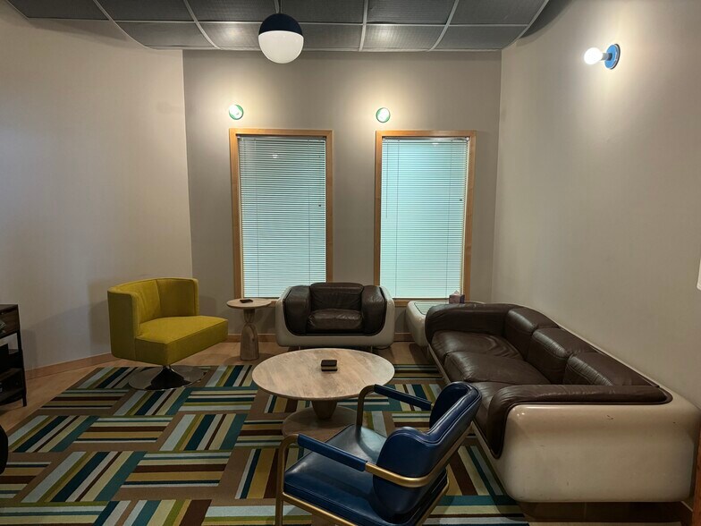 More Photos Of 601-625 Williamson St, Madison Storefront Retail Office For Lease