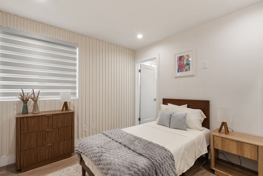 More Photos Of 1341 N Mariposa Ave, Los Angeles Apartments For Sale