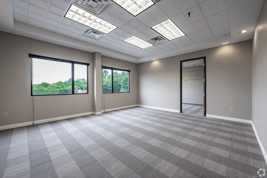 More Photos Of 600 N Bell Ave, Carnegie Office For Lease