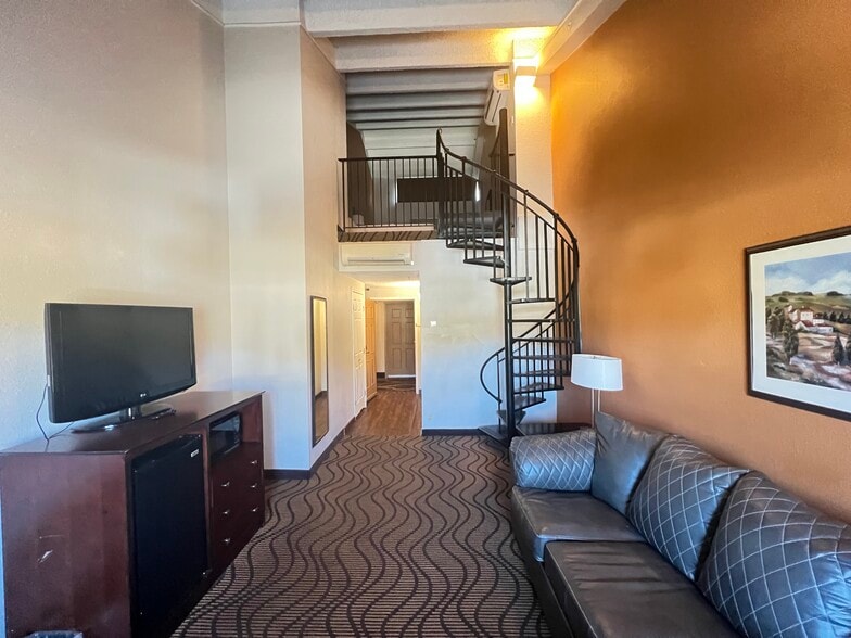 More Photos Of 560 Silverthorne Ln, Silverthorne Hotel For Sale