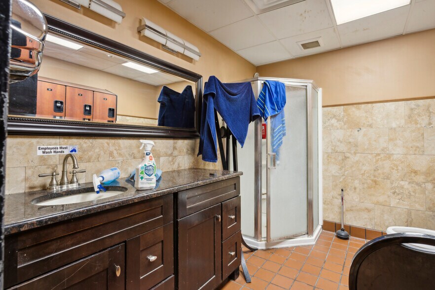 More Photos Of 1900 S Christopher Columbus Blvd, Philadelphia Freestanding For Sale