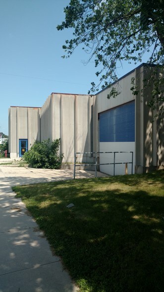 More Photos Of 2715 N 15th St, Sheboygan Showroom For Sale