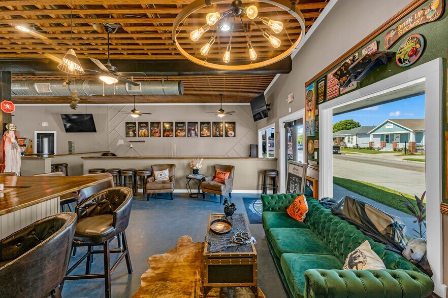 More Photos Of 4301 Avenue S, Galveston Storefront For Sale