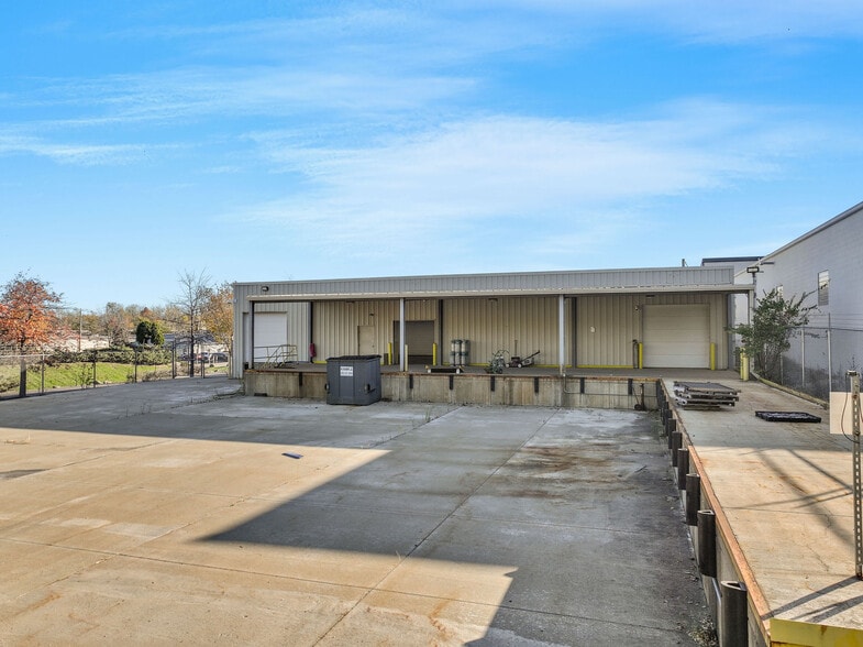 More Photos Of 4894 Neo Pky, Garfield Heights Manufacturing For Sale