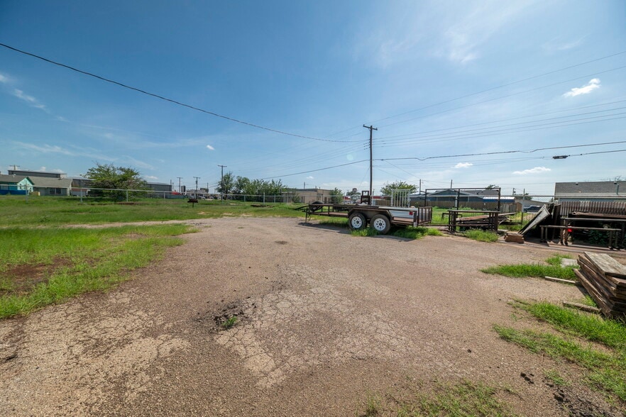 More Photos Of 708 S Colorado St, Midland Industrial For Sale