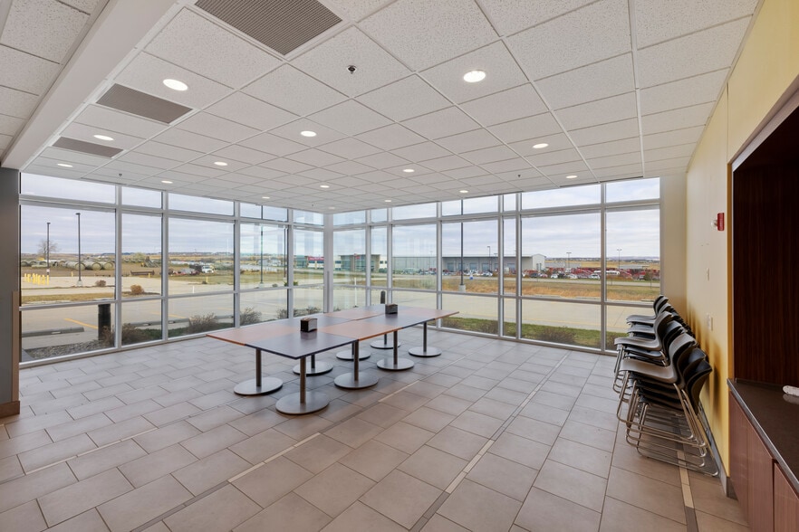 More Photos Of 805 48th Ave W, Williston Manufacturing For Sale