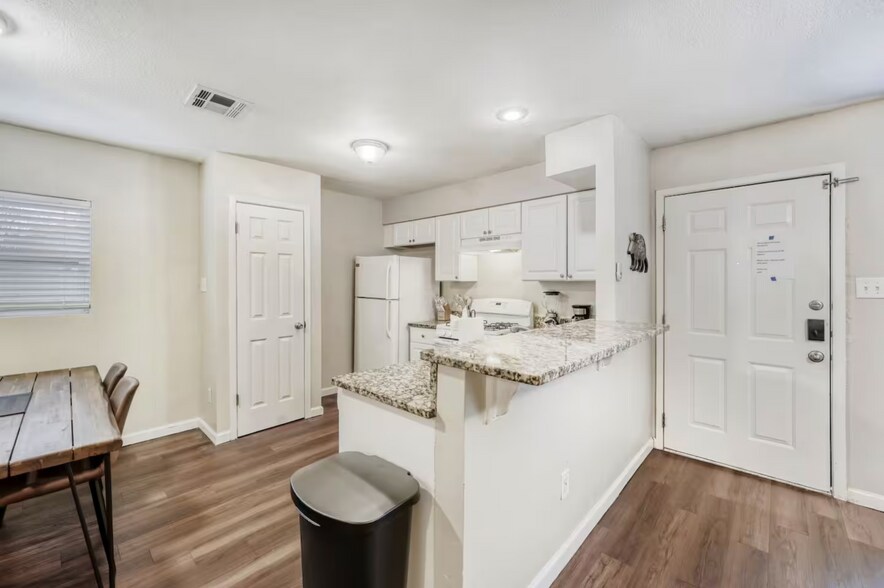 More Photos Of 4903 Merritt Cir, Austin Multifamily For Sale
