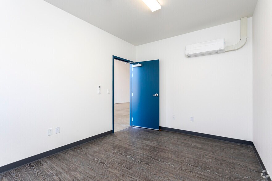 More Photos Of 325-355 S Schnoor Ave, Madera Warehouse For Lease