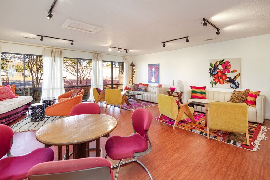 More Photos Of 2606 S Texas Ave, Bryan Restaurant For Sale