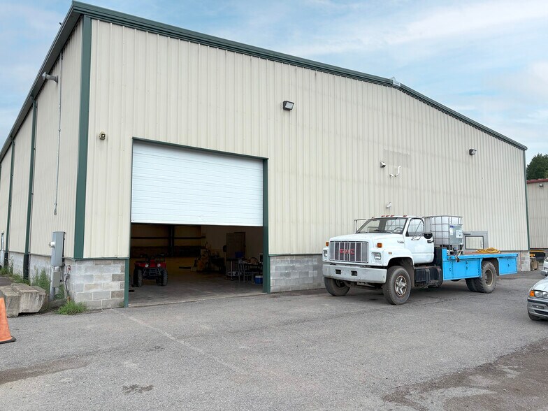 More Photos Of 300 Phoenix Dr, Finleyville Warehouse For Lease