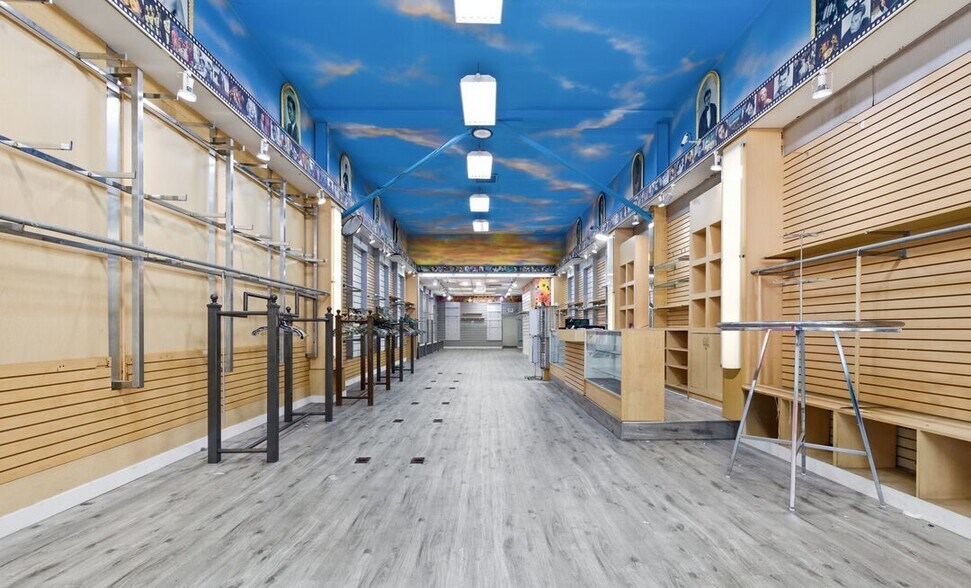 More Photos Of 6670 Hollywood Blvd, Los Angeles Storefront For Sale