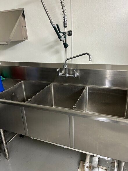 More Photos Of 6141 Co 420 Rd, Gladstone Restaurant For Sale