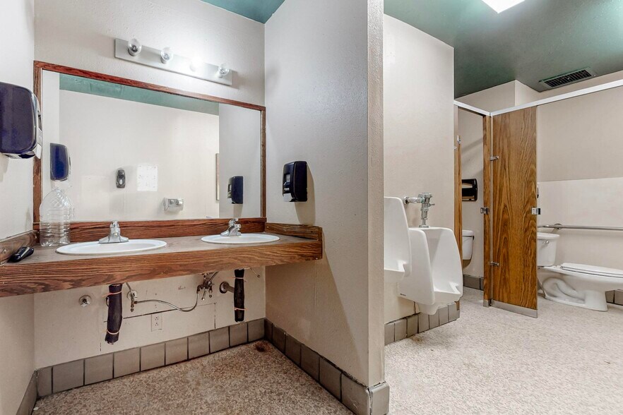 More Photos Of 3558 Wheaton Way, Bremerton Restaurant For Sale