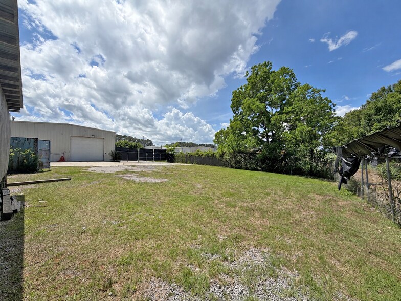 More Photos Of 7268 Peppermill Pky, Charleston Light Manufacturing For Lease