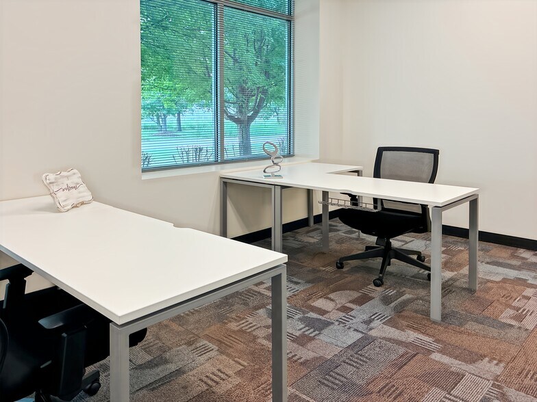 More Photos Of 5400 Prairie Stone Pkwy, Hoffman Estates Coworking Space