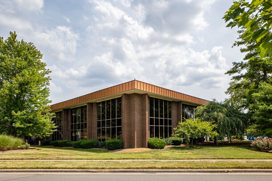 More Photos Of 304 Whittington Pky, Louisville Office For Sale