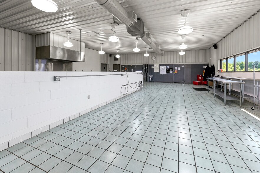 More Photos Of 560 Rolling Meadows, Fond Du Lac Light Distribution For Sale