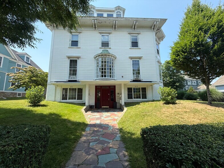 Primary Photo Of 372 Broadway, Newport Office Residential For Lease