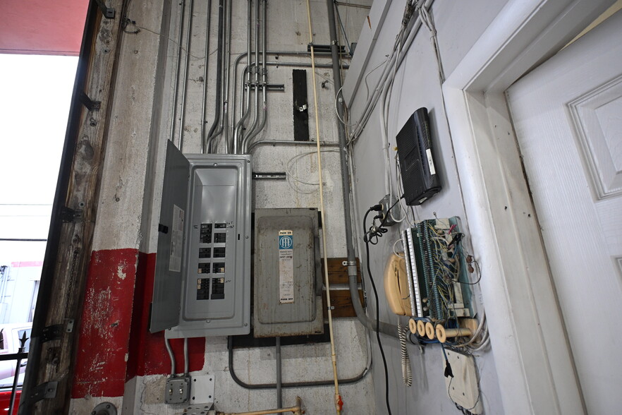 More Photos Of 4450 E 10th Ct, Hialeah Warehouse For Sale