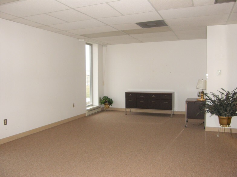 More Photos Of 2112 Industrial Dr, Niles Manufacturing For Sale