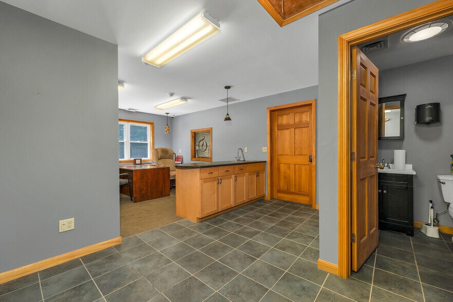 More Photos Of 147 Middle Rd, Center Tuftonboro Warehouse For Sale