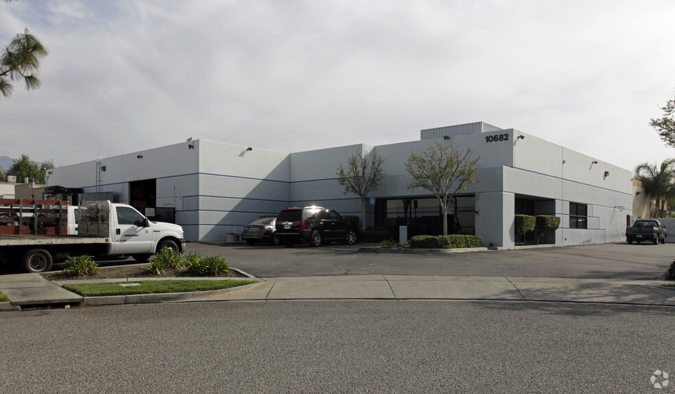 Primary Photo Of 10682 Pullman Ct, Rancho Cucamonga Warehouse For Lease