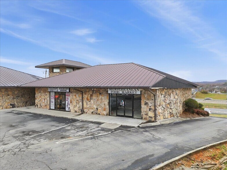 More Photos Of 8373 Kingston Pike, Knoxville Freestanding For Lease