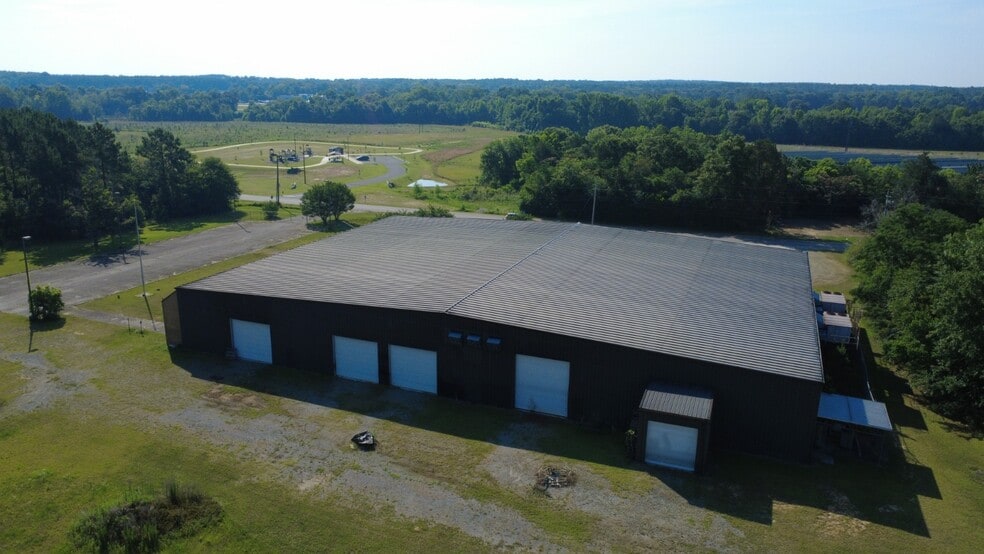 More Photos Of 309 Ash St, Cochran Industrial For Sale