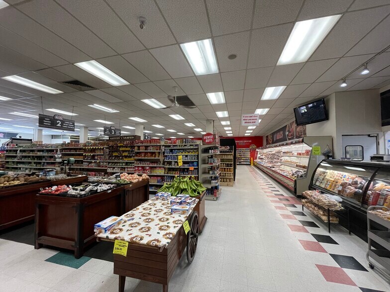 More Photos Of 1017 4th Ave, Coraopolis Supermarket For Lease
